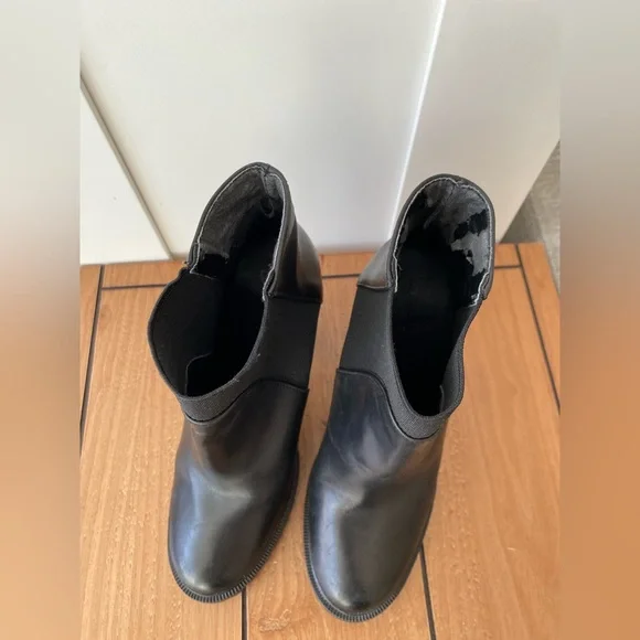 Zara Basic Women's Black Leather Lug Sole Ankle Boots Size 36 - Picture 3 of 8